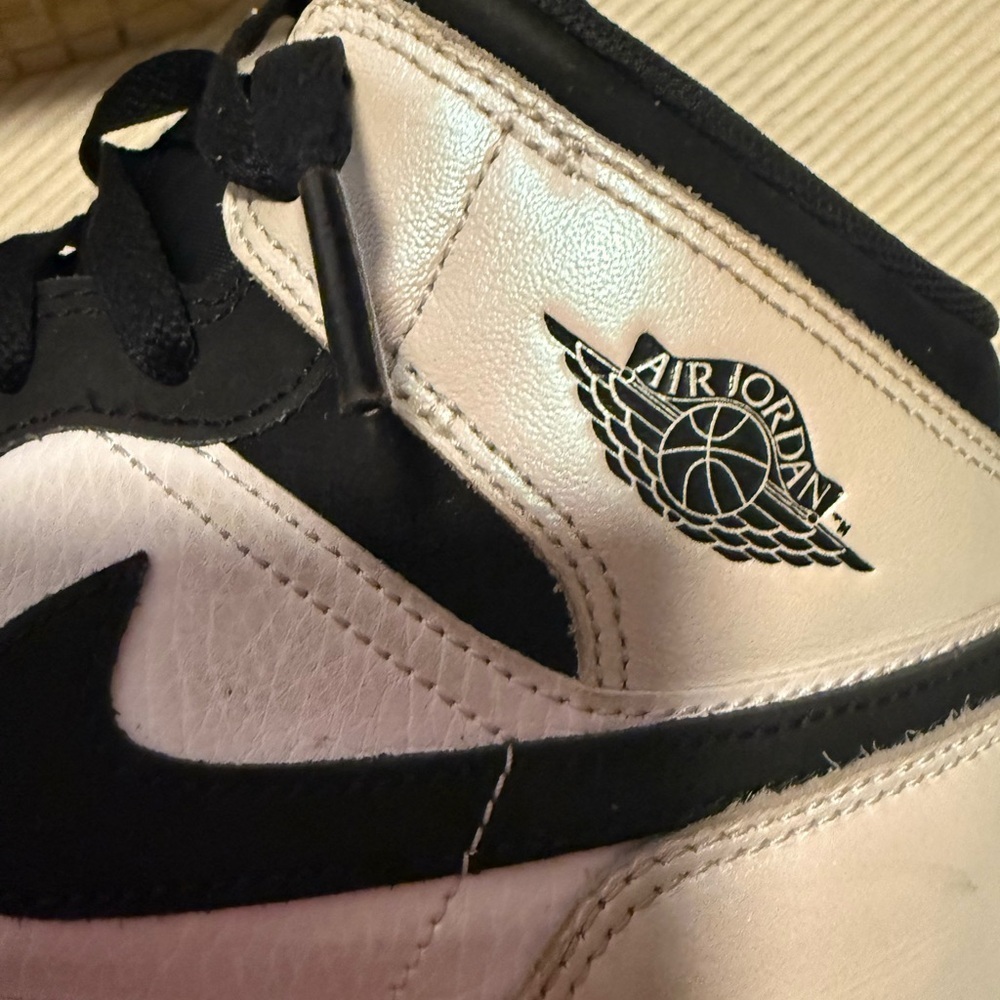 Jordan Kids Sneakers Black and White - Picture 8 of 12